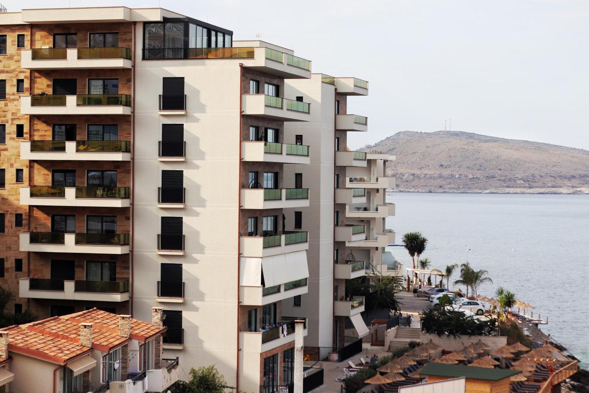 Golden Beach Suites Sarandë エクステリア 写真