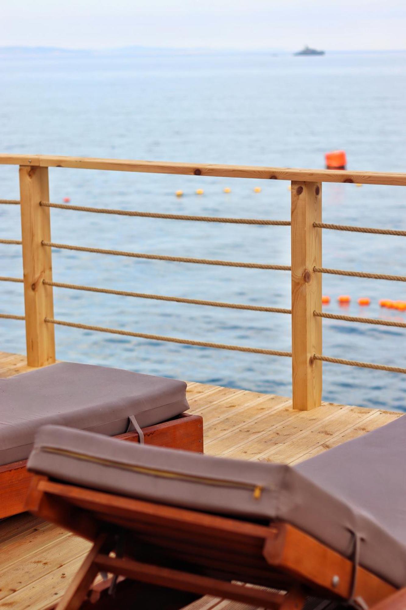 Golden Beach Suites Sarandë エクステリア 写真