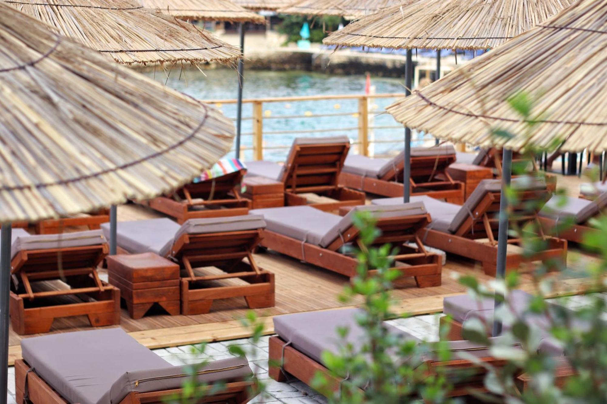 Golden Beach Suites Sarandë エクステリア 写真