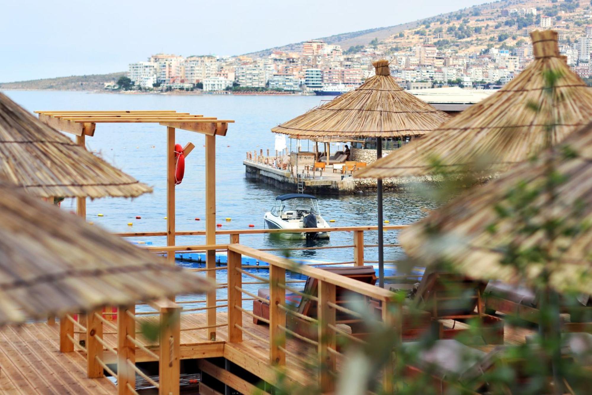 Golden Beach Suites Sarandë エクステリア 写真
