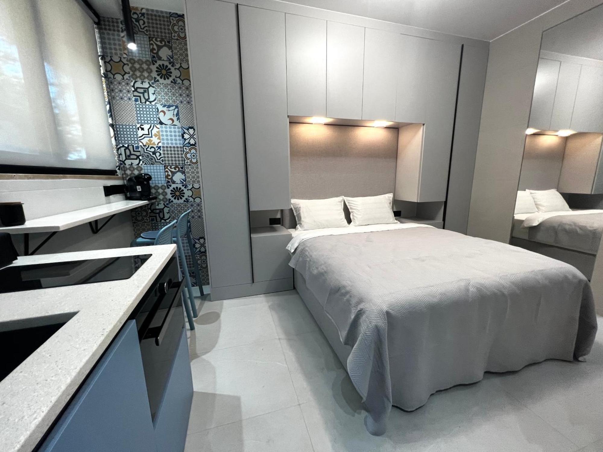 Golden Beach Suites Sarandë エクステリア 写真