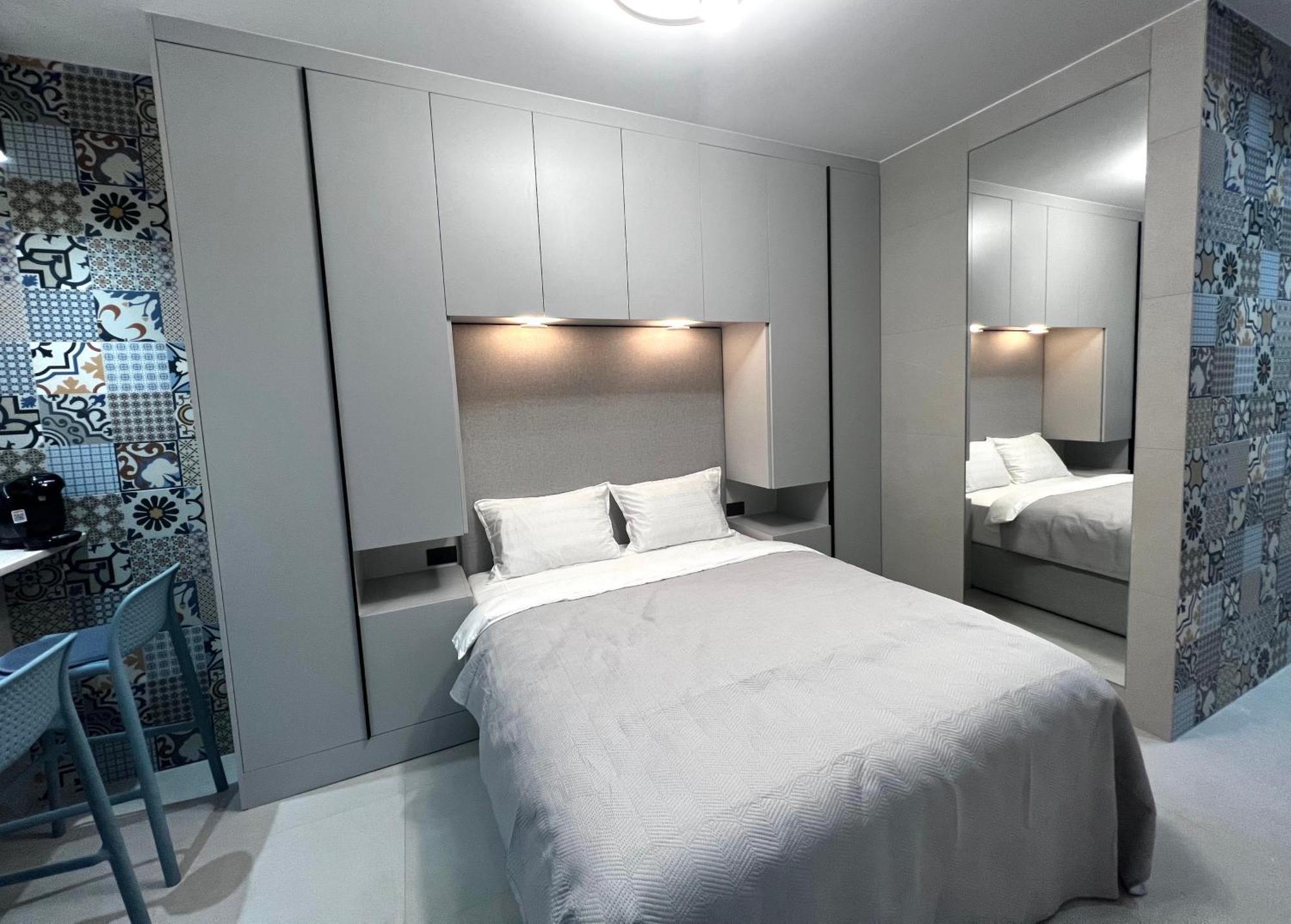 Golden Beach Suites Sarandë エクステリア 写真